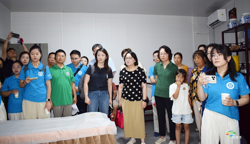 滬黔中醫(yī)藥專家博士團赴我縣開展實踐活動 義診調(diào)研賦能基層醫(yī)療