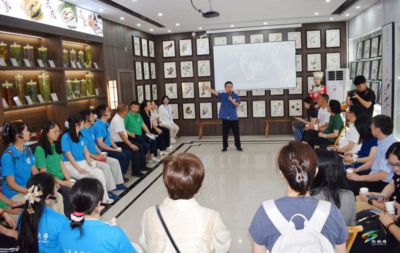 滬黔中醫(yī)藥專家博士團赴我縣開展實踐活動 義診調(diào)研賦能基層醫(yī)療