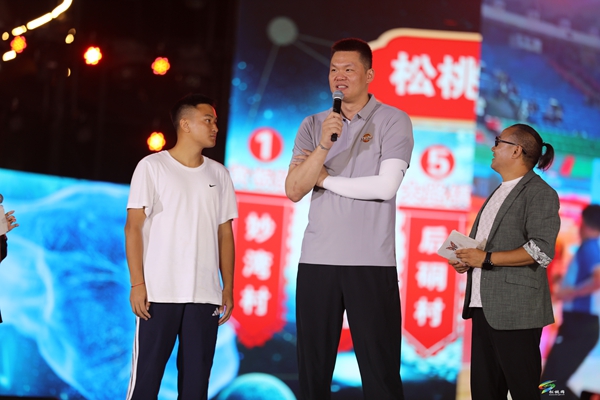 冠軍抱走一頭豬，輸了也有桐殼面！松桃村晚 PK 夜：輸贏都是 “家鄉(xiāng)味”