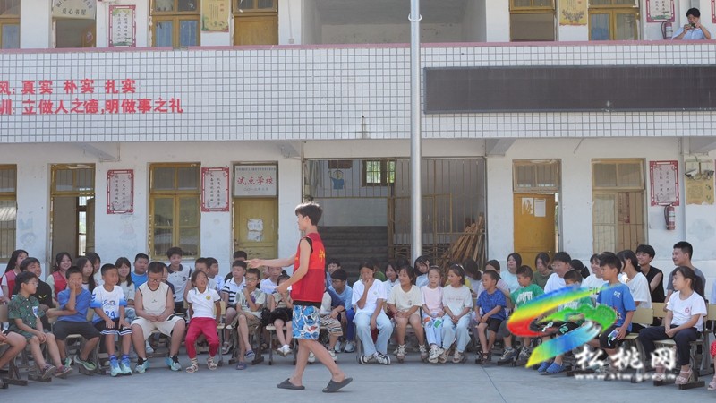 木樹鎮(zhèn)開展“哥哥姐姐開講啦”——未成年人安全知識宣講活動