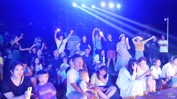 自然涼+音樂潮！黔東草海激活夏季出游新玩法