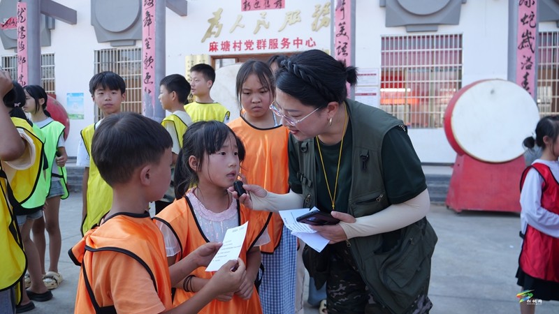 春暉銅行暖苗鄉(xiāng)：情暖務(wù)工家庭“一老一小”