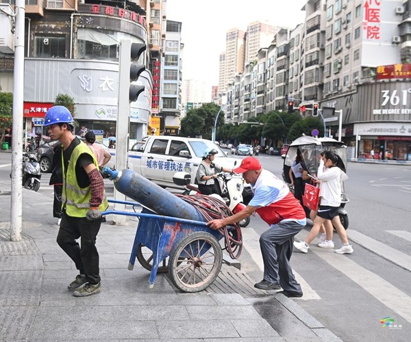 松桃：創(chuàng)建文明城市?志愿者在行動(dòng)