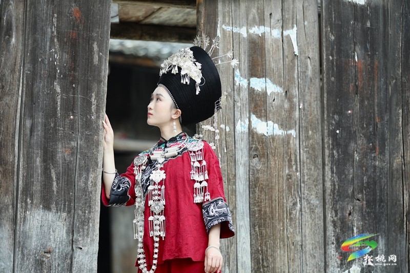 盤(pán)石鎮(zhèn)禾梨坪村:年輕繡娘閑時(shí)相聚,讓千年技藝煥新彩