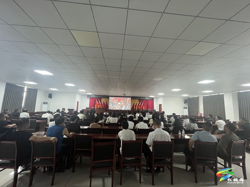 為閱兵助威 為祖國(guó)點(diǎn)贊！松桃干部群眾集中收看九三盛大閱兵