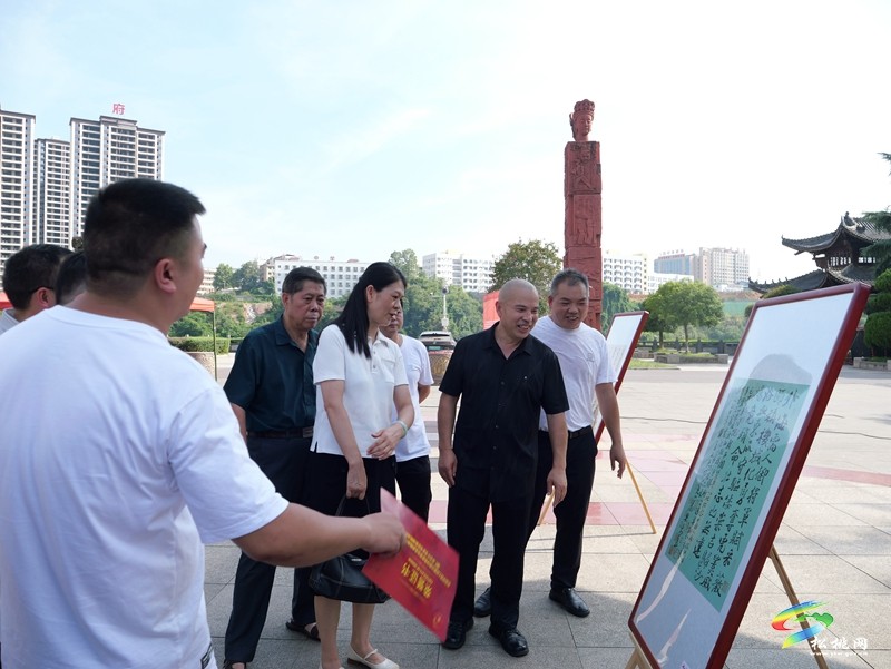 紀(jì)念中國(guó)人民抗日戰(zhàn)爭(zhēng)暨世界反法西斯戰(zhàn)爭(zhēng)勝利80周年 銅仁市青年書法家書法篆刻精品展開幕
