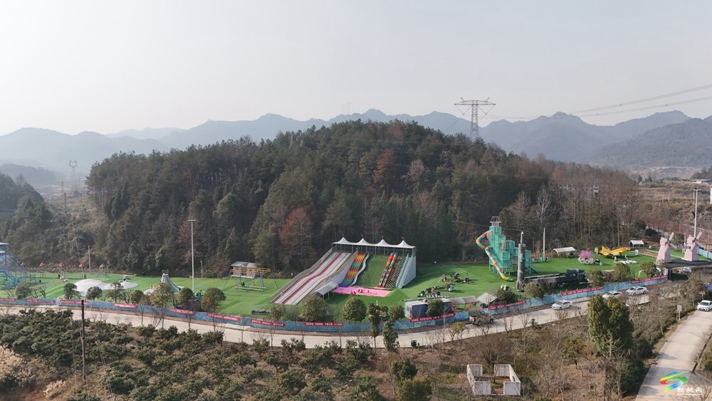 飛機(jī)、坦克……雄兵利器重磅亮相大坪七彩樂(lè)園！遛娃娛樂(lè)、國(guó)防教育兩不誤