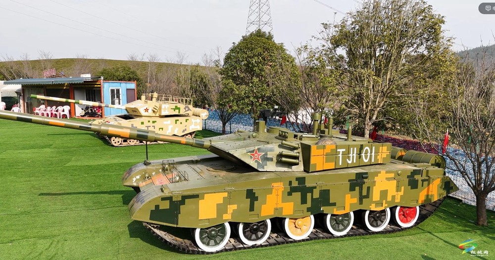 飛機(jī)、坦克……雄兵利器重磅亮相大坪七彩樂(lè)園！遛娃娛樂(lè)、國(guó)防教育兩不誤