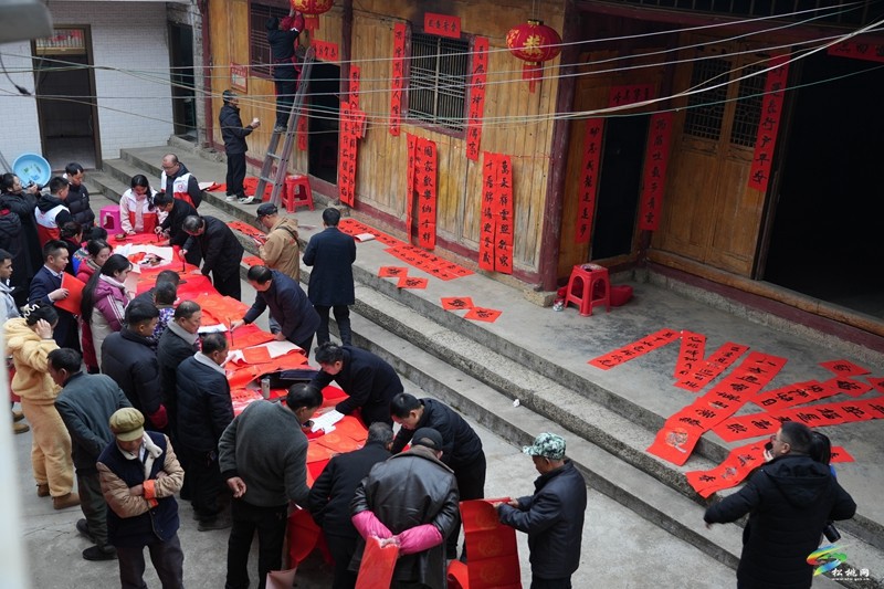 喜迎新春把福送?筆墨飄香年味濃