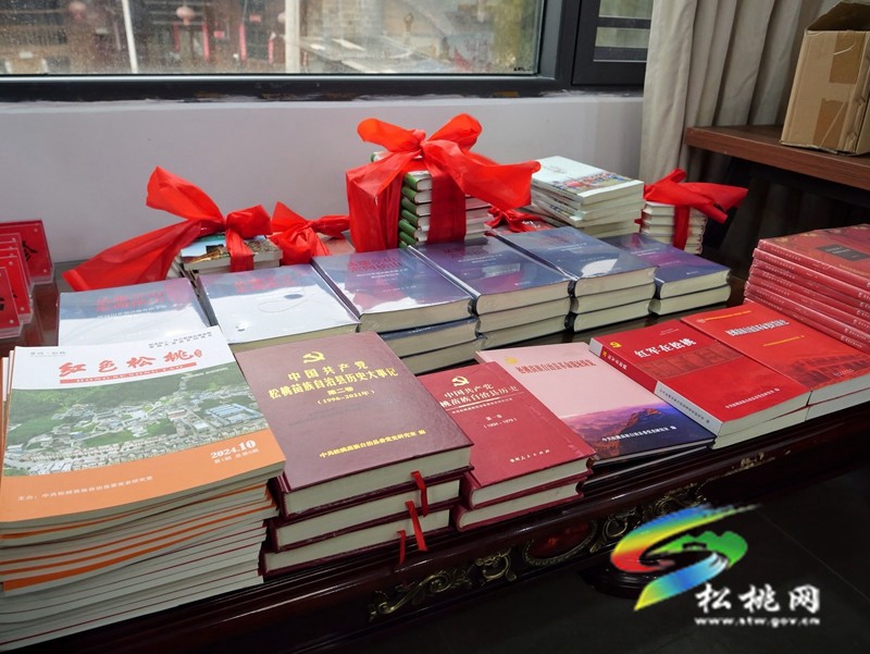 松桃舉行“百川書屋”揭牌儀式暨首屆“百川書屋·書香村寨” 培根鑄魂愛國主義教育讀書沙龍活動(dòng)