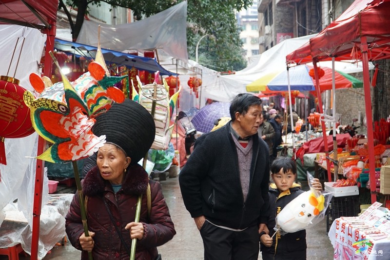【網(wǎng)絡(luò)中國(guó)節(jié)·春節(jié)】松桃：新年趕大集 盡顯煙火氣