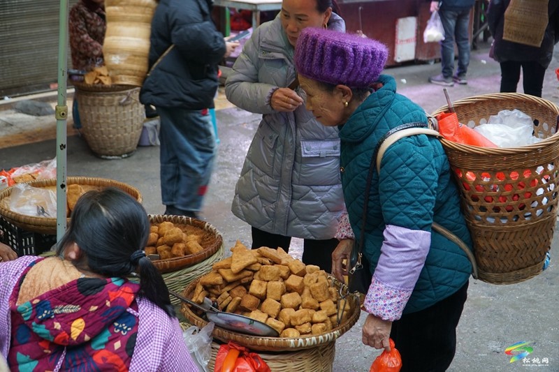【網(wǎng)絡(luò)中國(guó)節(jié)·春節(jié)】松桃：新年趕大集 盡顯煙火氣