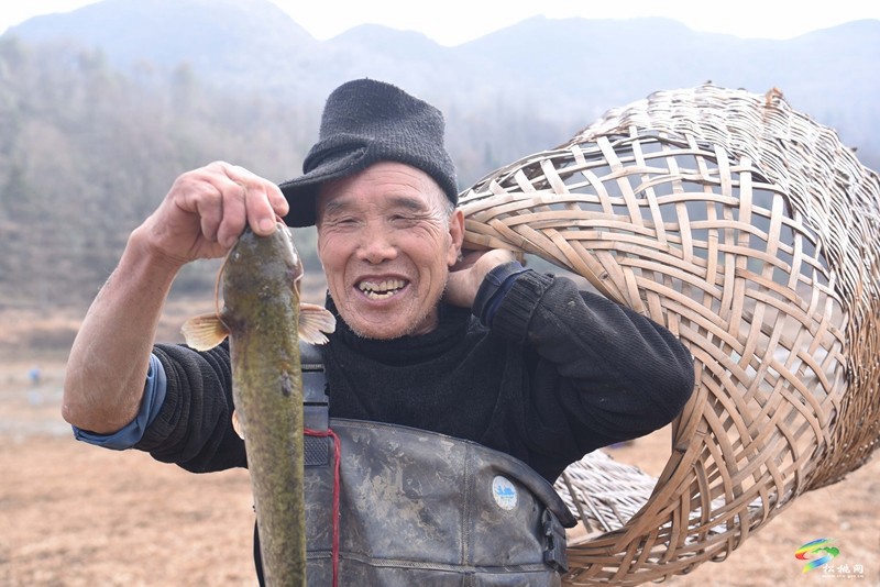 【網(wǎng)絡(luò)中國節(jié)·春節(jié)】松桃：傳統(tǒng)捕魚活動歡慶新春佳節(jié)