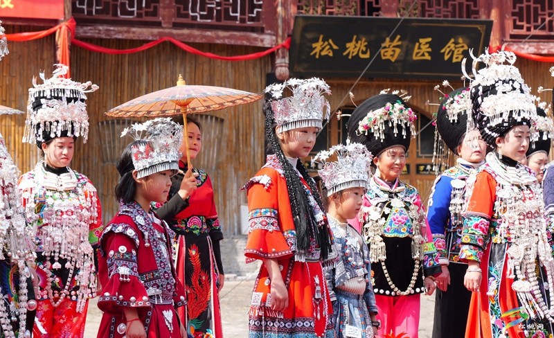【網(wǎng)絡中國節(jié)·春節(jié)】松桃：“村T”大舞臺 秀出民族風