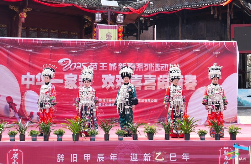 【網(wǎng)絡中國節(jié)·春節(jié)】松桃：“村T”大舞臺 秀出民族風