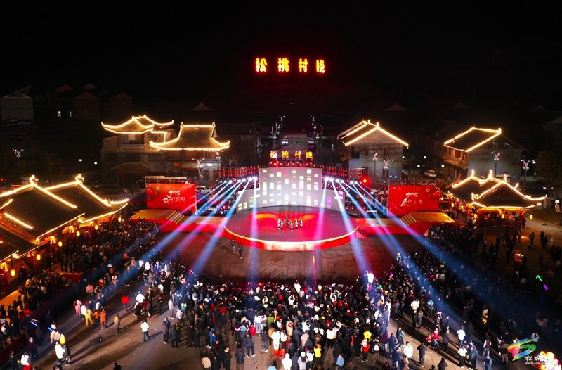 松桃：春之星“炫舞飛揚(yáng)”國標(biāo)、街舞大賽燃動村晚大舞臺