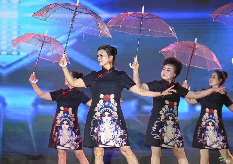 松桃：春之美——“民族非遺繡”銀飾服裝展演盛大啟幕