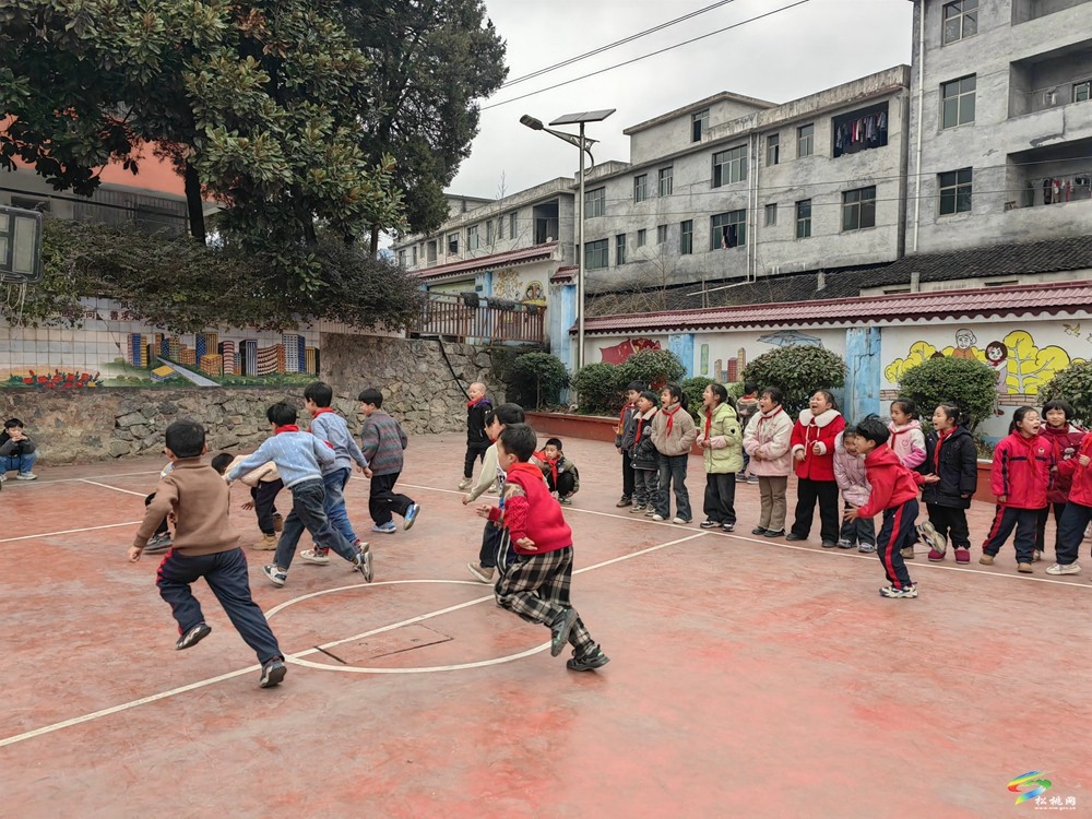 妙隘鄉(xiāng)完小舉行2025年春季學(xué)期“迎新”球類競(jìng)賽活動(dòng)