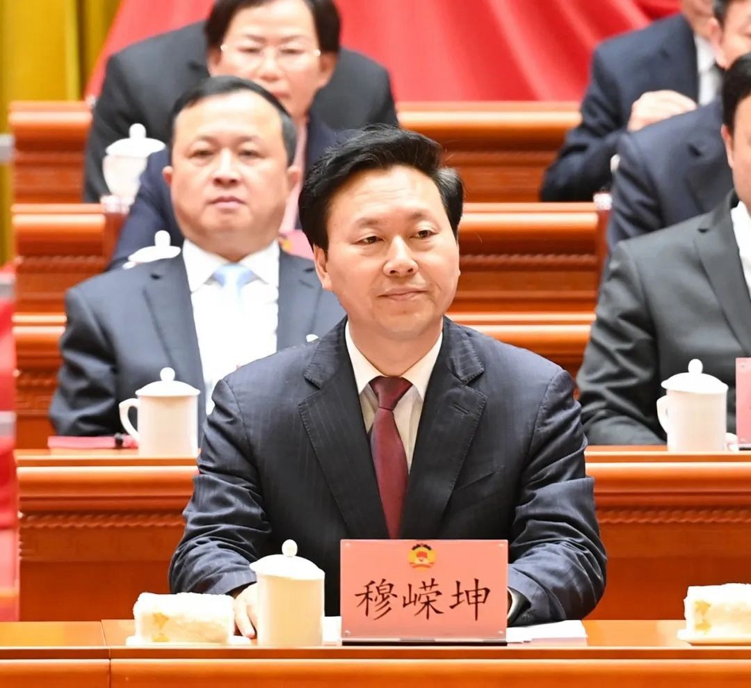 市政協(xié)三屆四次會(huì)議勝利閉幕