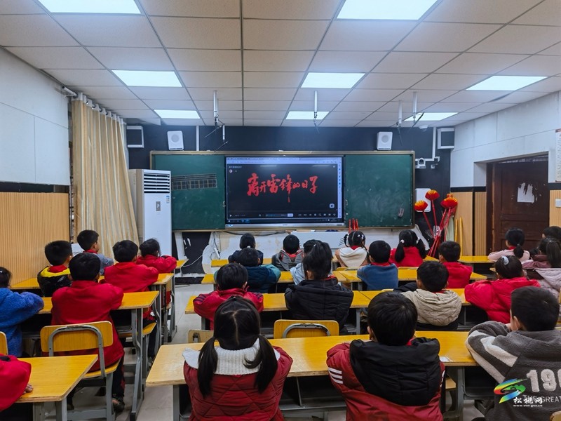 妙隘鄉(xiāng)完?。簜鞒欣卒h精神，點亮童心世界