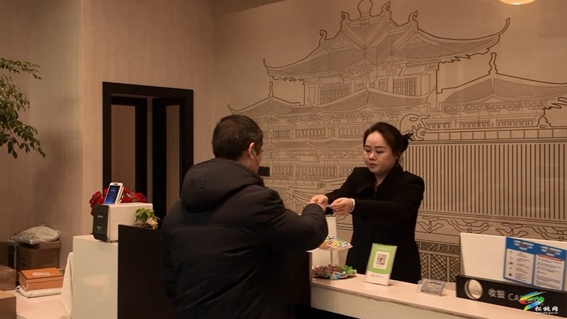 【吃貴州“晚飯”·看松桃村晚】松桃：PK流量變消費(fèi)增量?村晚帶動多個業(yè)態(tài)消費(fèi)增長