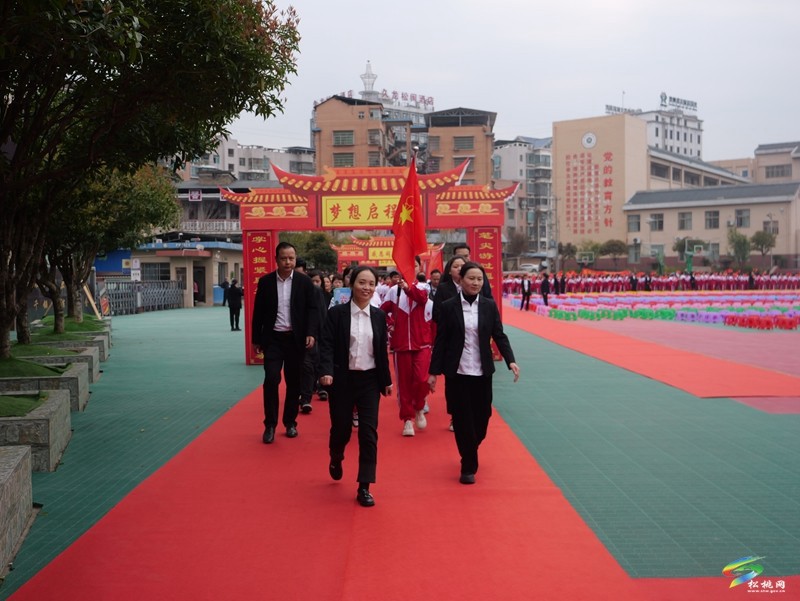 縣一完?。簻厍檠葜v觸動(dòng)心靈 感恩之花絢爛綻放