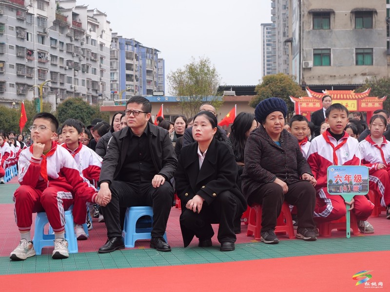 縣一完?。簻厍檠葜v觸動(dòng)心靈 感恩之花絢爛綻放