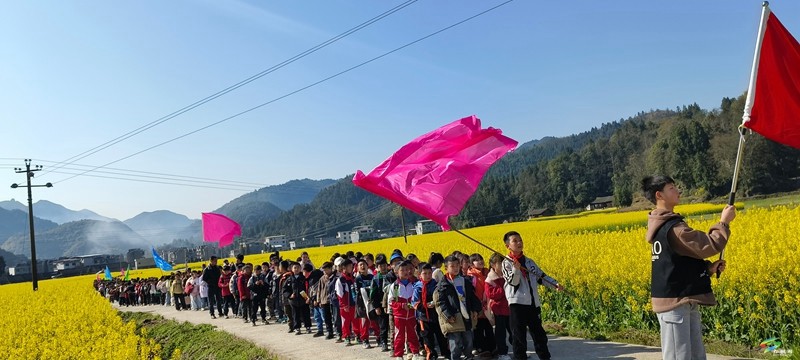 寨英鎮(zhèn)完小開展校外研學(xué)社會(huì)實(shí)踐活動(dòng)