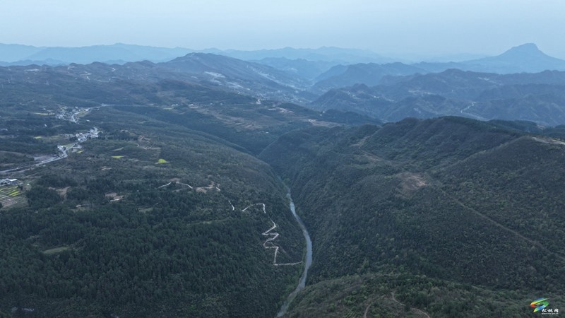 瓦溪鄉(xiāng)黃楊嶺通村公路：鋪就鄉(xiāng)村振興“幸福之路”