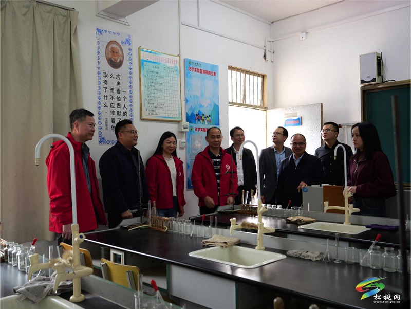 東莞市虎門慈善會·銅仁市松桃苗族自治縣冷水溪鎮(zhèn)中學(xué)座談會召開