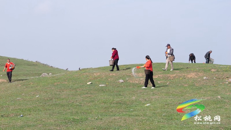 盤(pán)石鎮(zhèn):黔東草海管護(hù)行動(dòng)開(kāi)啟,生態(tài)與富民雙贏可期