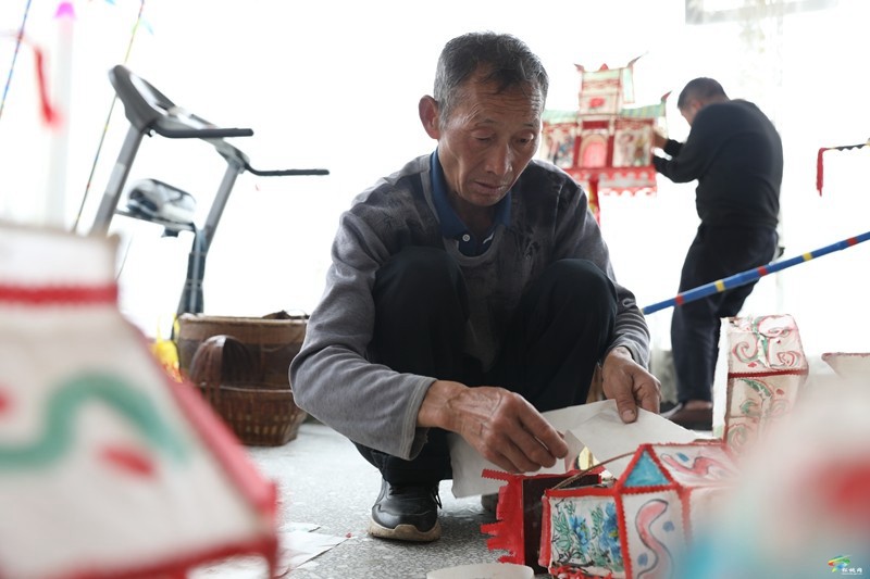松桃普覺(jué)：手工花燈，指尖上的非遺傳承