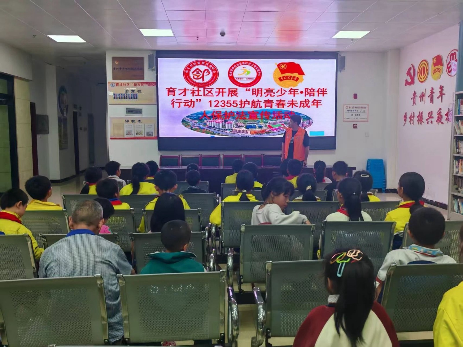 12355為青春護(hù)航||育才社區(qū)“明亮少年?陪伴行動(dòng)”項(xiàng)目點(diǎn)開(kāi)展《未成年人保護(hù)法》宣傳活動(dòng)