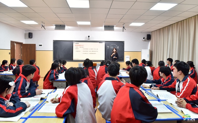 莞銅教育協(xié)作再深化 第十五批“東莞名師名校長” 走進(jìn)松桃送培送教