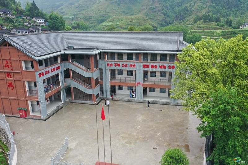 “心”系苗鄉(xiāng)童  情暖湘黔邊