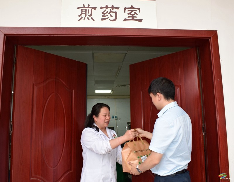 縣民族中醫(yī)院：送藥到家  暖心上線