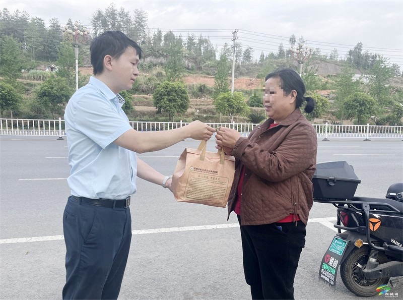 縣民族中醫(yī)院：送藥到家  暖心上線