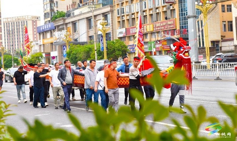 松桃:龍舟下水  奮楫爭(zhēng)先展風(fēng)采