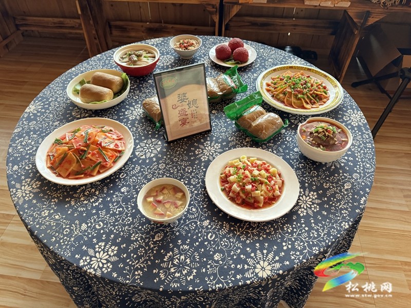 【吃貴州“晚飯”·看松桃村晚】一場“村晚”一座橋，聯(lián)結(jié)鄰里和諧情誼深
