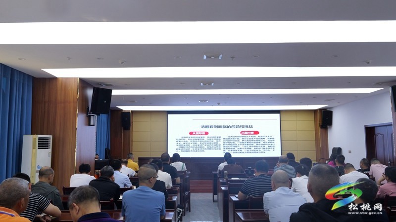市委講師團(tuán)來松桃宣講全國、省、市兩會(huì)精神