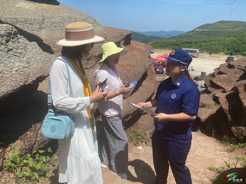 松桃:消防知識進景區(qū) 共筑防災減災防線