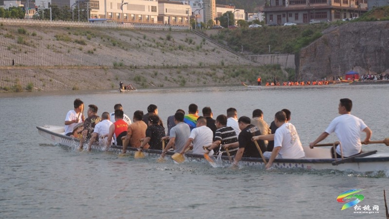 松桃：燃動(dòng)碧波！傳統(tǒng)龍舟賽前各隊(duì)熱血備戰(zhàn)