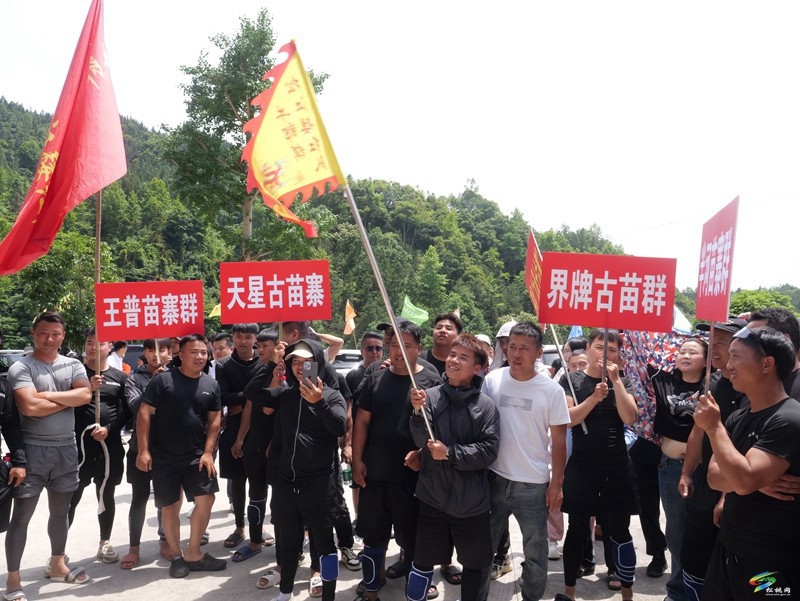 松江矮紅龍舟隊以拼搏精神感動大眾?獲社會各界贊助支持