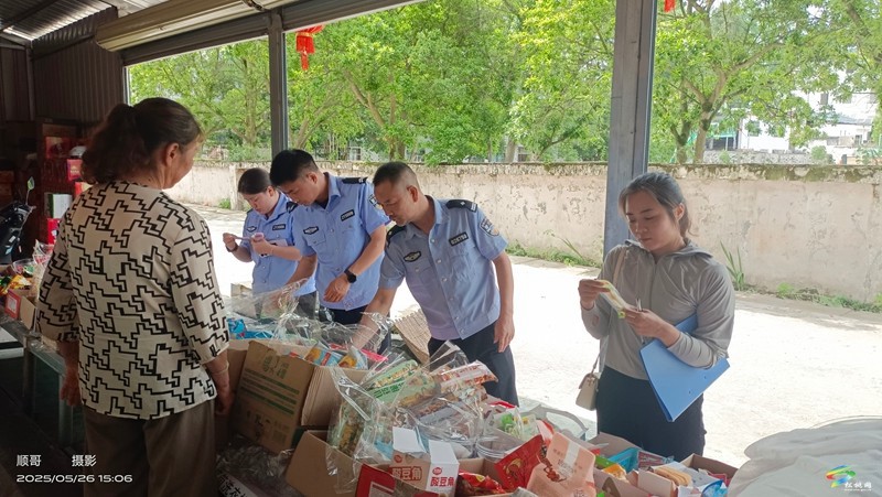 寨英鎮(zhèn)開展校園周邊食品安全檢查