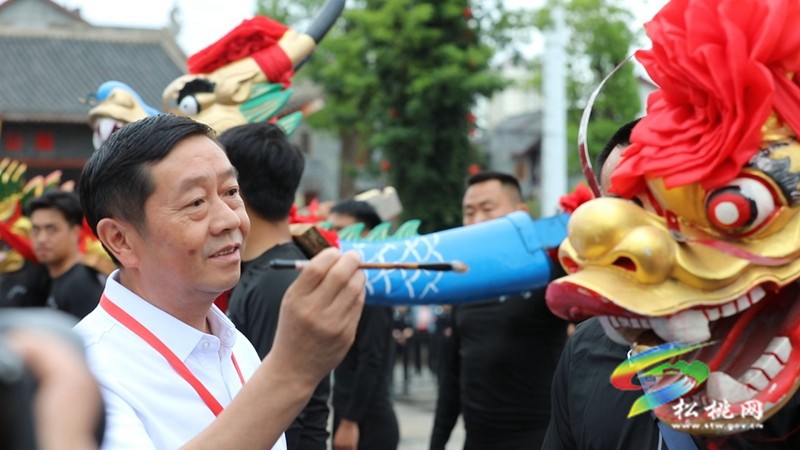 【網(wǎng)絡中國節(jié)·端午】九龍競渡·鼓舞苗鄉(xiāng) 我縣2025年“豐樂杯”傳統(tǒng)龍舟賽激情開幕