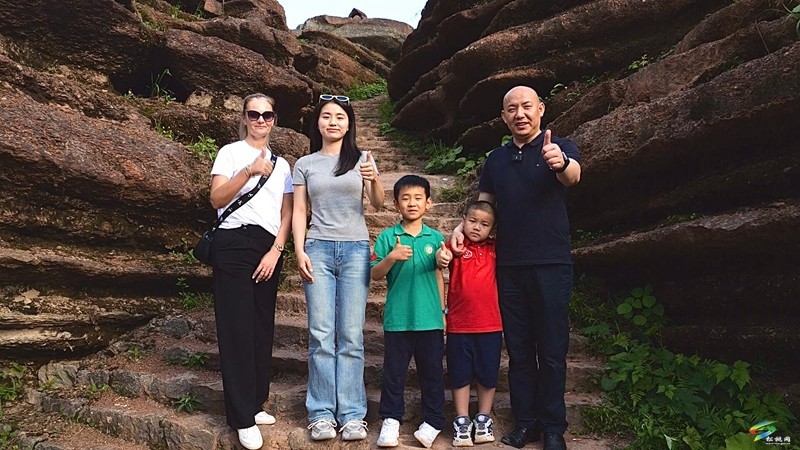 莞愛(ài)銅行?“臺(tái)”愛(ài)銅城——當(dāng)斯諾克明星邂逅苗鄉(xiāng)秘境
