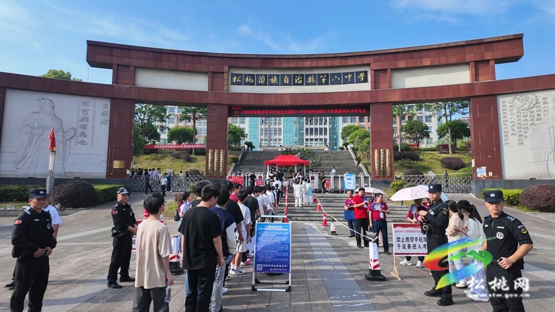 護航夢想的身影——高考考場外的堅守者們