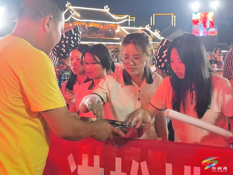 松桃：“農(nóng)耘逐夢”小分隊與苗鄉(xiāng)共赴振興之約