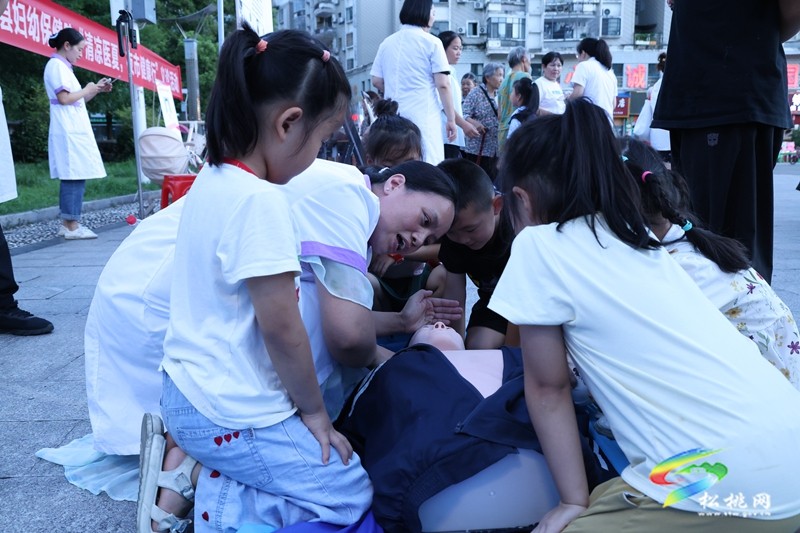縣婦幼保健院開(kāi)展“清涼醫(yī)夏 夜市健康行”義診活動(dòng)