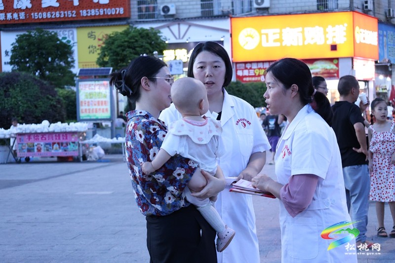 縣婦幼保健院開(kāi)展“清涼醫(yī)夏 夜市健康行”義診活動(dòng)
